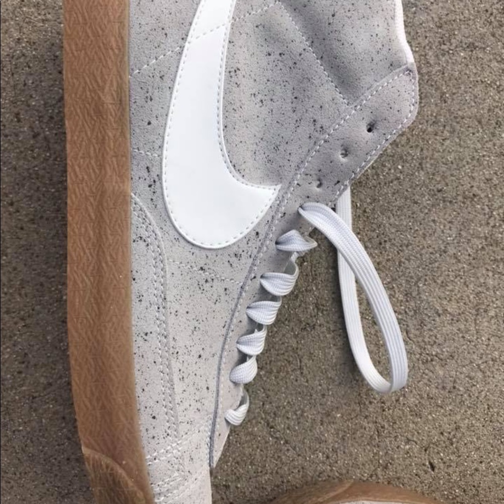 Nike High-Tops - Picture 1 of 3